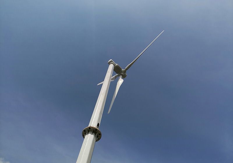 小型家用光伏板和小型風力發(fā)電機能同時連接電池嗎？